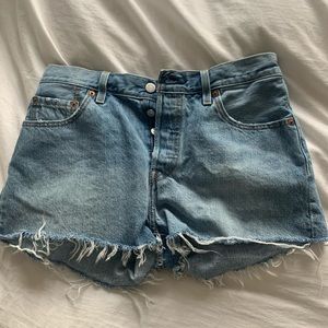 NWOT Levi 501 high rise denim shorts